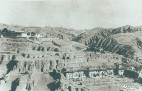 1947年12月25日至28日，中共中央在陜北米脂楊家溝召開擴(kuò)大會議（十二月會議）。圖為會議會址。